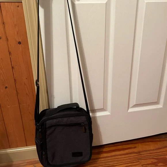 Ibagbar Messenger Bag - Picture 3 of 6